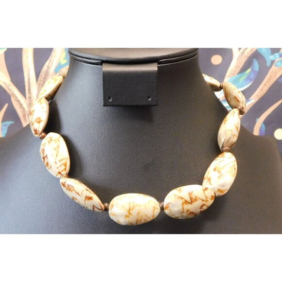 Vintage Beachy Brown And Tan Mottled Shell Beaded Necklace - Picture 1 of 3